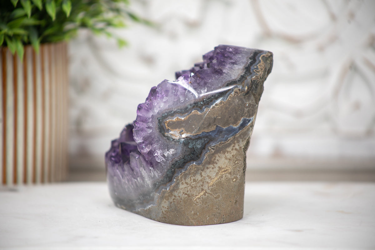 Amethyst-Druse mit dicht gewachsener, violetter Kristallstruktur