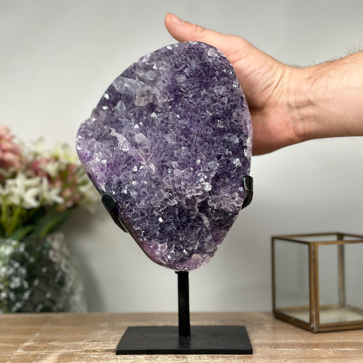 Amethyst-Jaspis-Kristallcluster groß mit grün gebänderter Naturschale