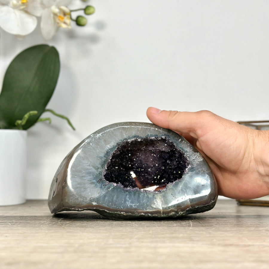 Amethyst-Quarz-Geode mit fein ausgebildetem Druzy-Zentrum