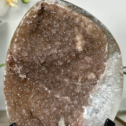 Quarz-Geode mit erdiger, braun getönter Maserung