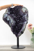 Amethyst-Jaspis-Kristallcluster XXL mit kontrastreicher Mineralmatrix, in exklusiver Premiumqualität