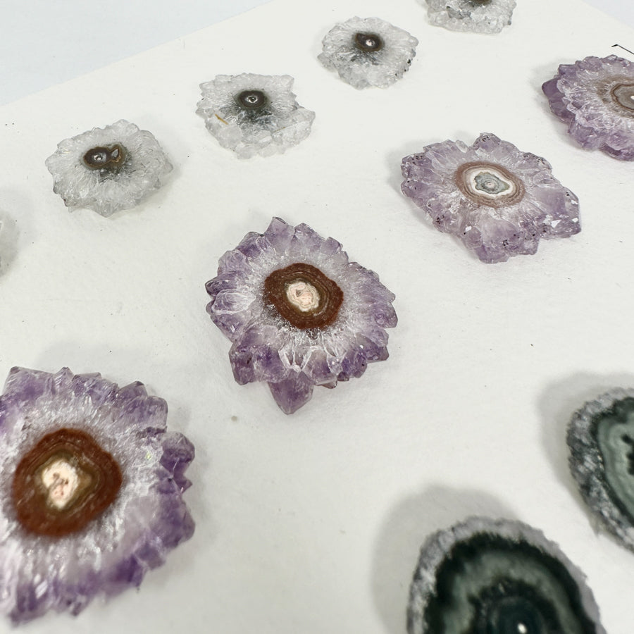 Amethyst-Quarz-Jaspis-Stalaktiten-Scheiben mit kristallreicher Struktur