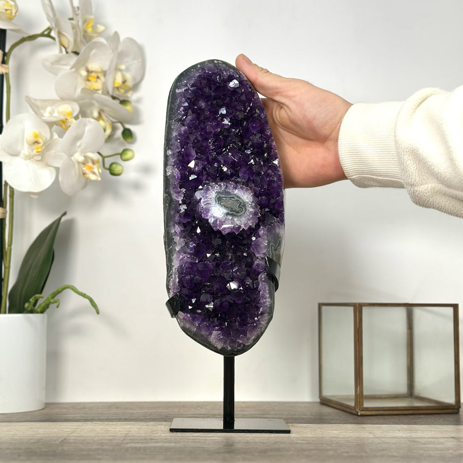 Amethyst-Cluster mit kompakter, massiv wirkender Kristallstruktur