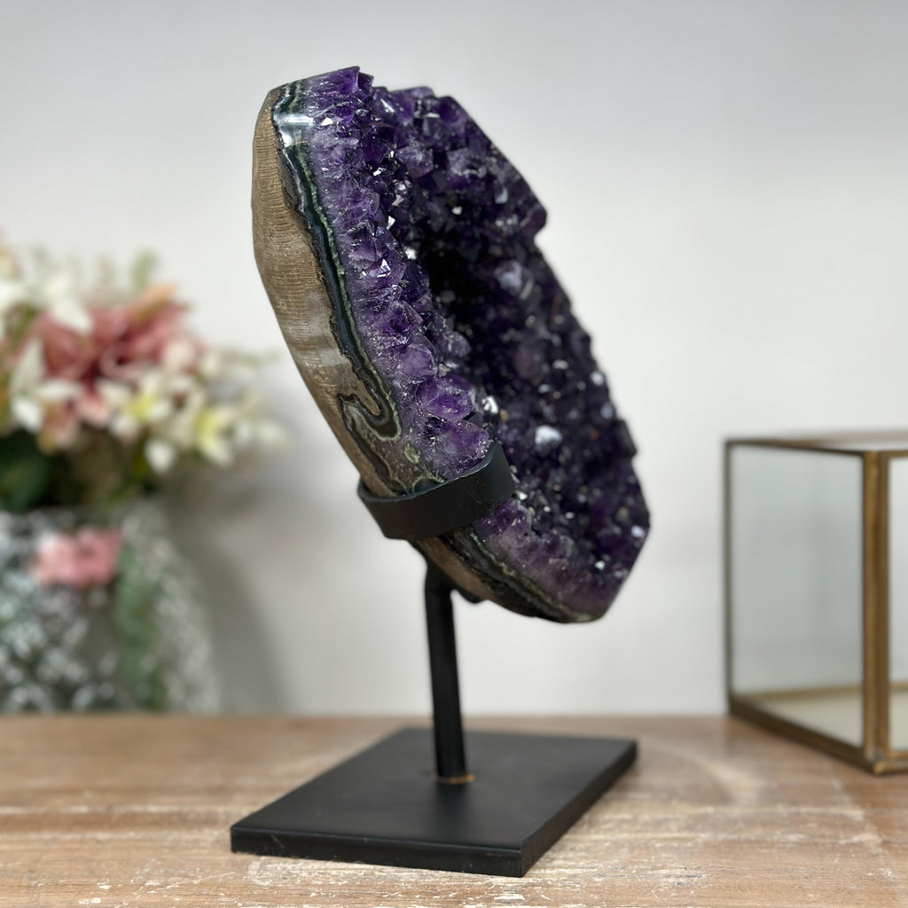 Amethyst-Cluster mit samtig tiefvioletten Kristallspitzen, in ausgewählter Spitzenqualität