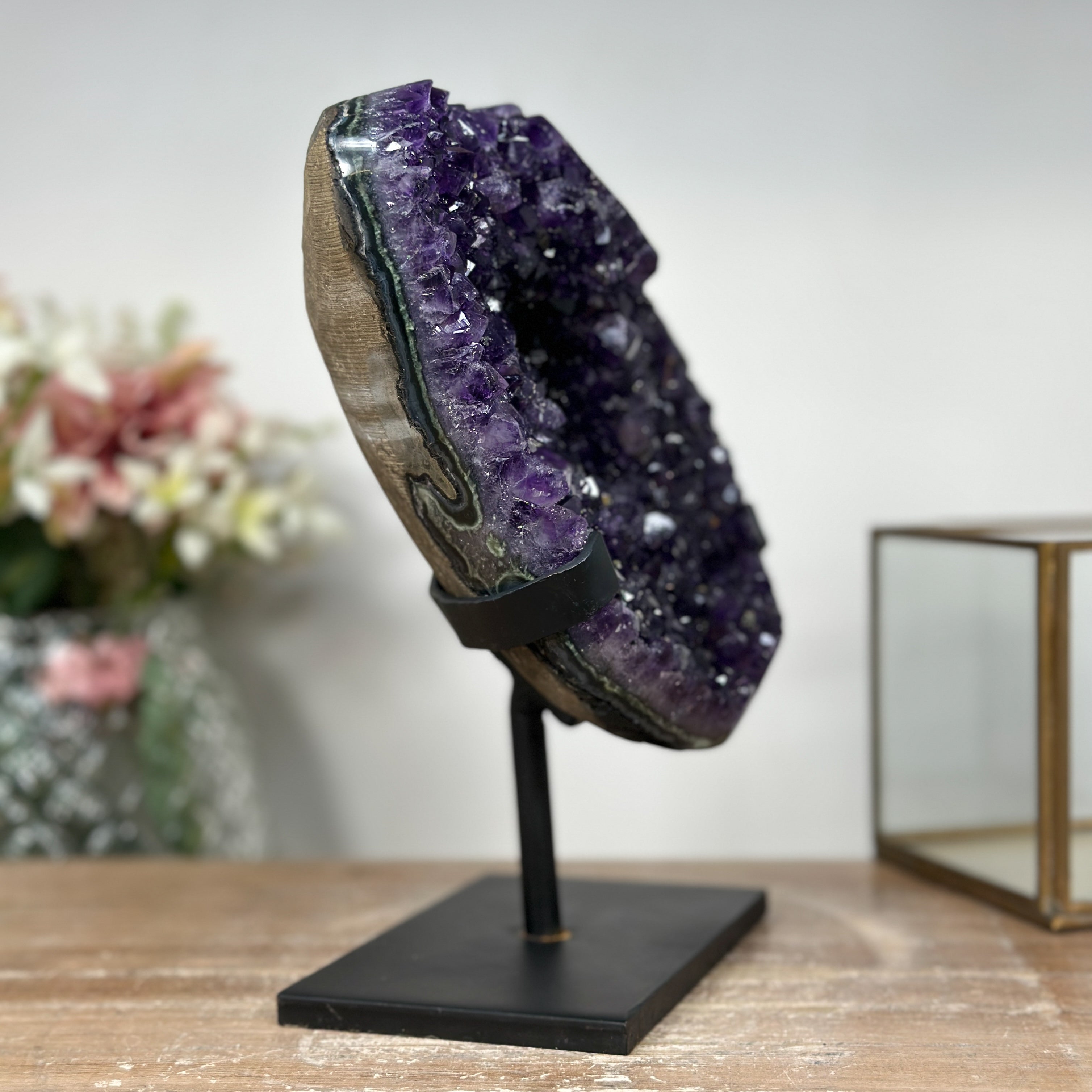 Amethyst-Cluster mit samtig tiefvioletten Kristallspitzen, in ausgewählter Spitzenqualität