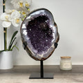 Amethyst-Geode groß mit Achat-Schale und ausgewogener Kristallstruktur