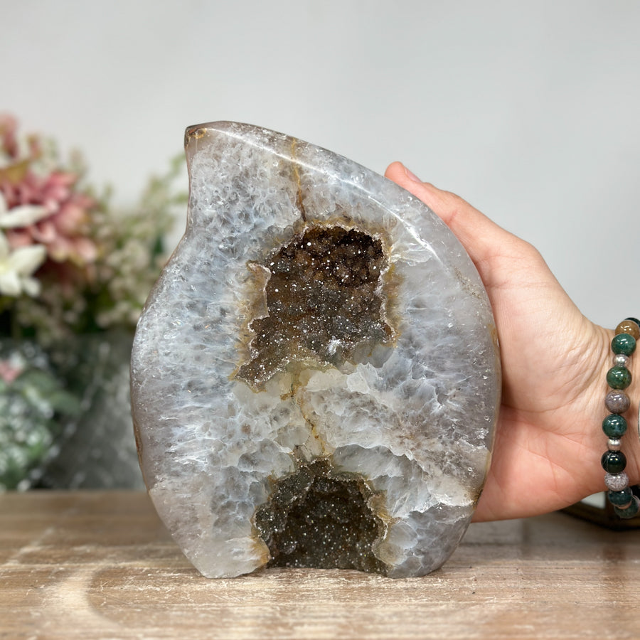 Zuckerquarz-Druzy-Flammenskulptur mit fein funkelnder, drusiger Oberfläche