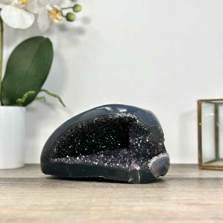 Quarz-Achat-Geode mit polierter Oberfläche und klarer Struktur