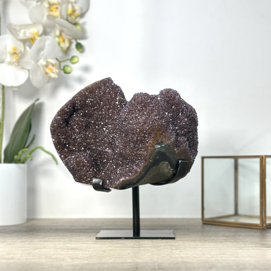 Amethyst-Stalaktitenformation mit vertikaler Tropfsteinstruktur