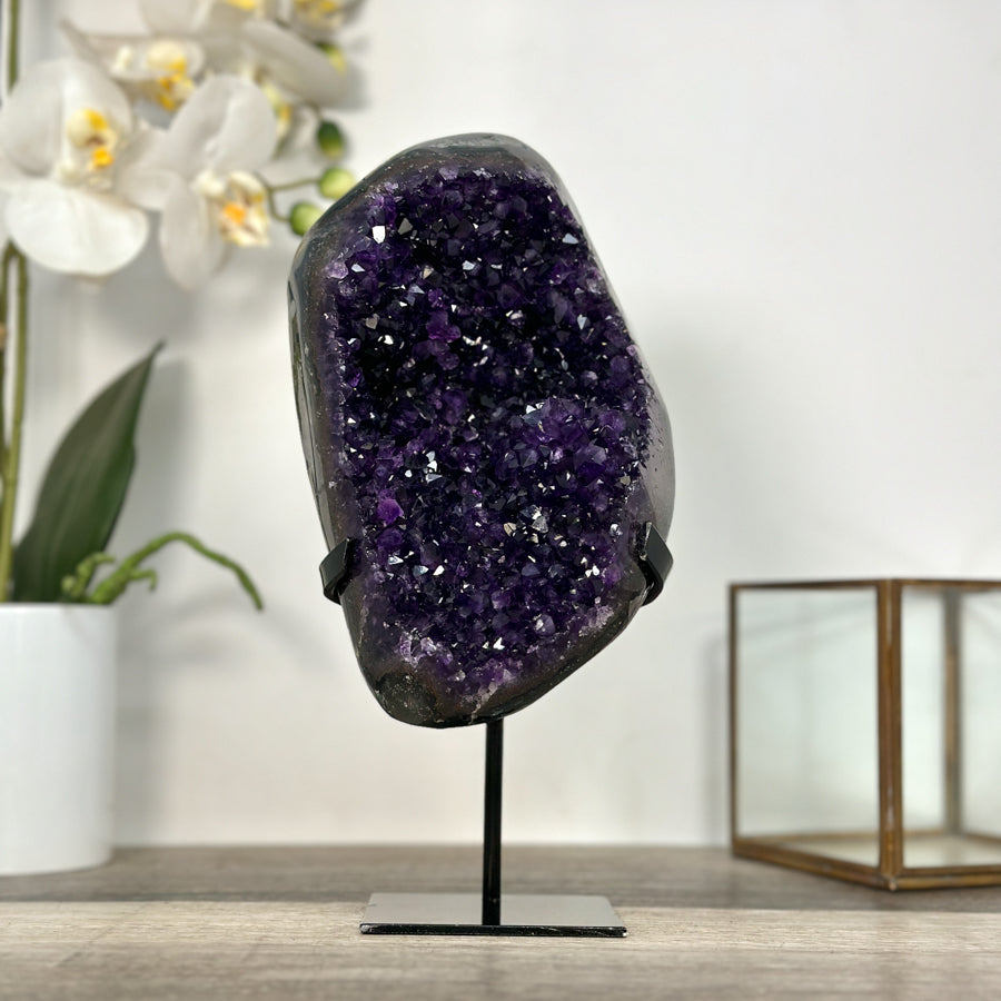 Amethyst-Kristallcluster mit samtiger, violetter Schattierung, in hochwertiger Naturqualität