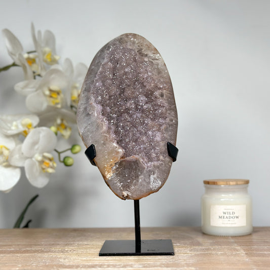Rosa Zuckerquarz-Geode mit zart schimmernder Kristalloberfläche, in exklusiver Premiumqualität