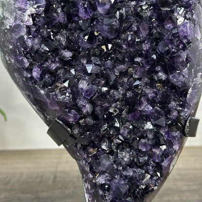 Amethyst-Kristall mit klar definierter, natürlicher Spitze, in exklusiver Premiumqualität