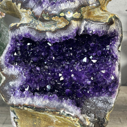 XXL Amethyst-Zwillings-Kathedrale XXL mit beeindruckender, monumentaler Kristallarchitektur
