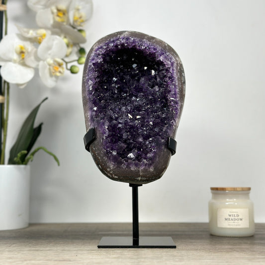 Amethyst-Geode groß mit klarer Kammerstruktur, in hochwertiger Naturqualität