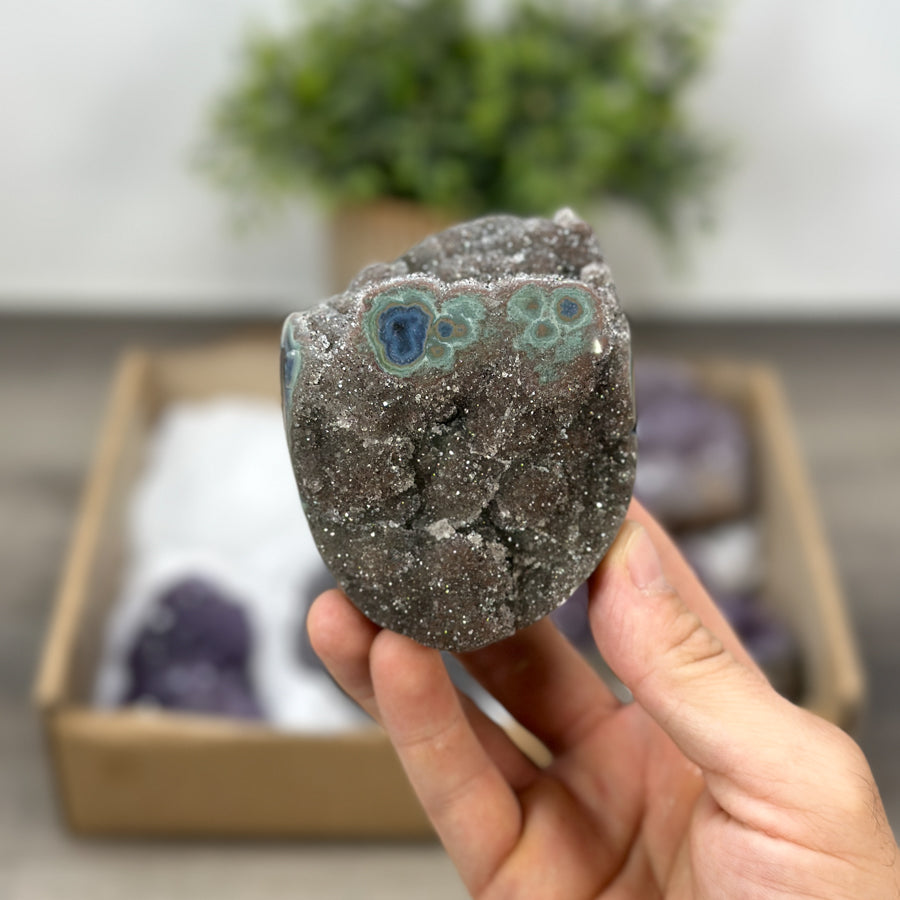 Mineralien-Ensemble mit klarer Formation und feiner Kristallstruktur