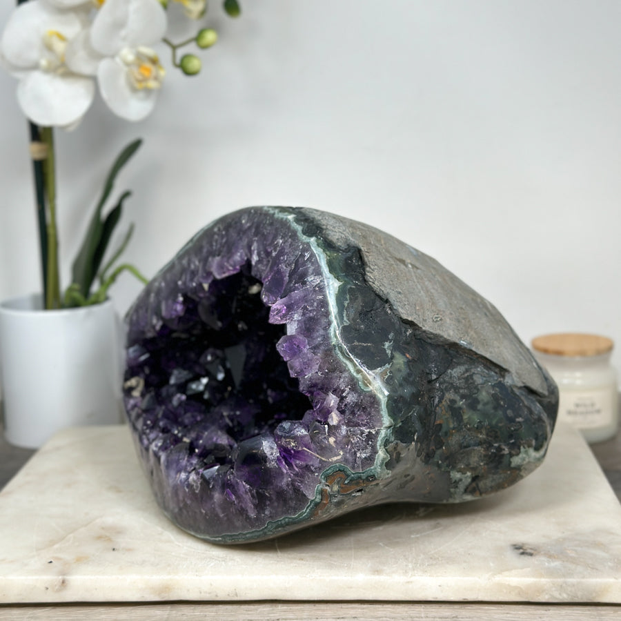 Amethyst-Geode mit ausdrucksstarker Kristallstruktur, in exklusiver Premiumqualität