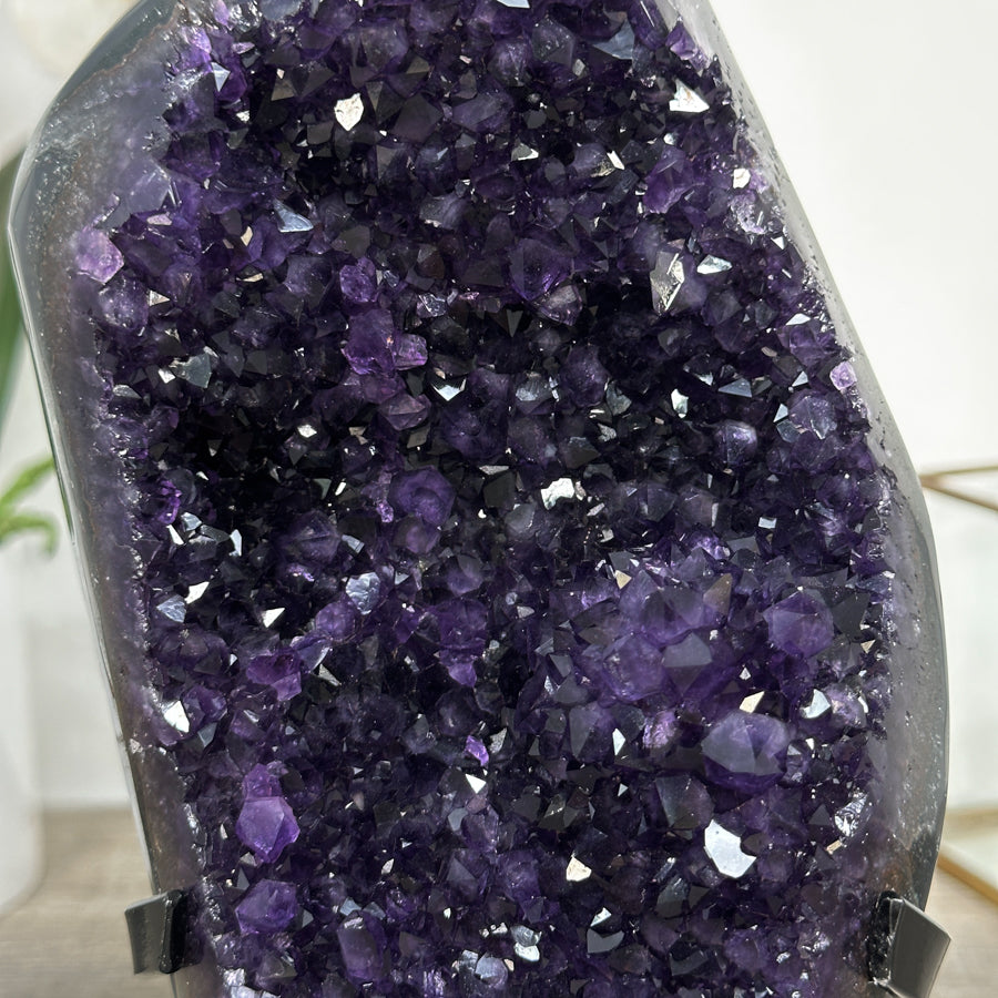 Amethyst-Kristallcluster mit samtiger, violetter Schattierung, in hochwertiger Naturqualität