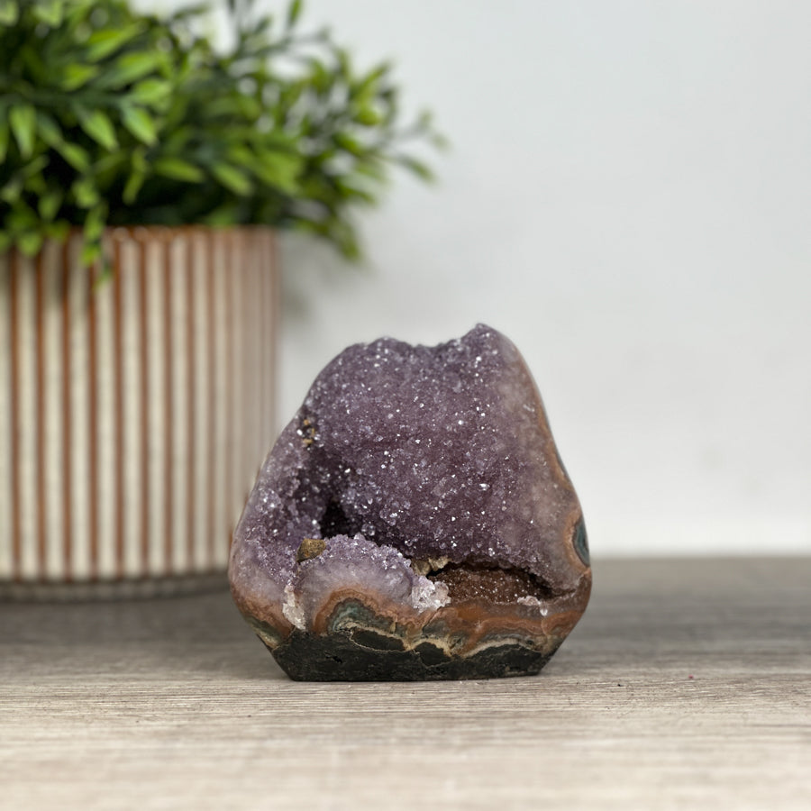 Mineralien-Kathedralen- und Drusen-Set 4-teilig, mit kontrastreicher Mineralvielfalt