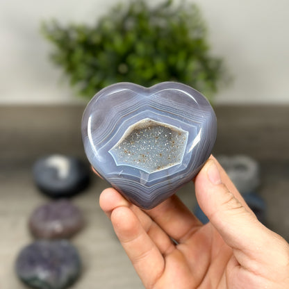 Mineralien-Herzset 9-teilig, mit ausdrucksstarker Mineralstruktur
