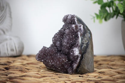 Quarz-Druse mit fein kristalliner Druzy-Struktur
