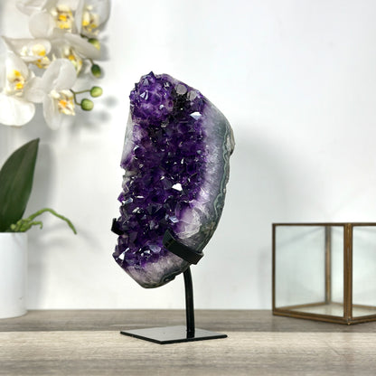Amethyst-Cluster groß mit stark lichtreflektierenden Kristallspitzen