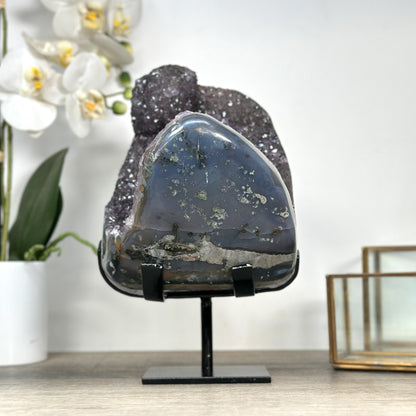 Amethyst-Achat-Exemplar mit integrierten Hämatit-Formationen