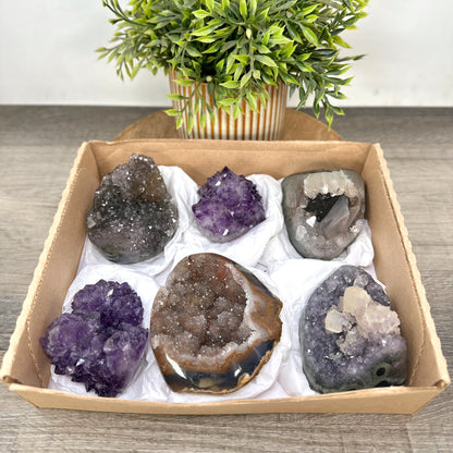 Mineralien-Ensemble mit kompakter Formation und feiner Kristallstruktur