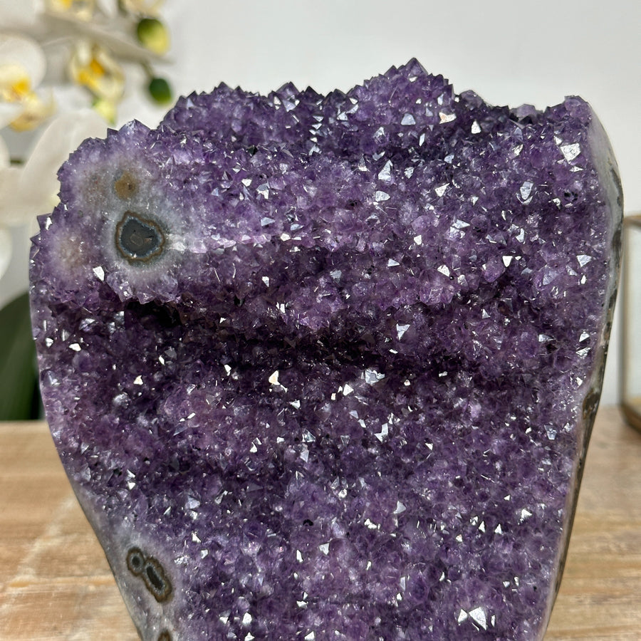Amethyst-Cluster mit ausgeprägter, tropfsteinartiger Stalaktitenstruktur