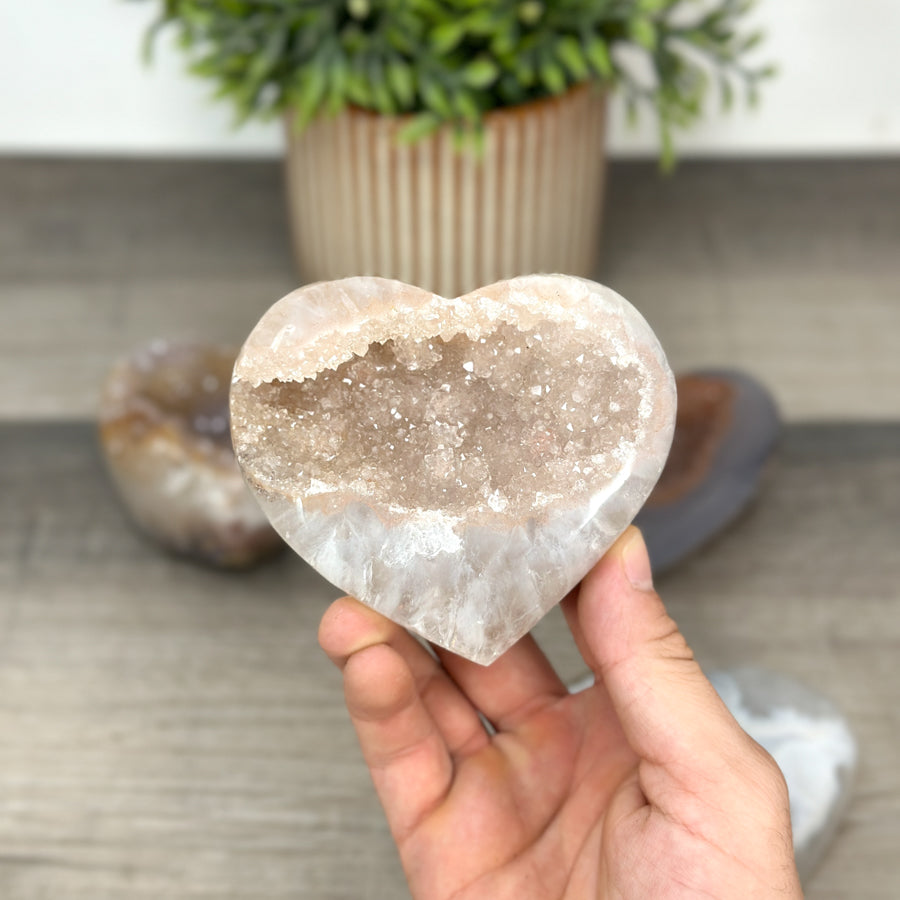 Mineralien-Herzset 4-teilig, mit kontrastreicher Mineralmischung