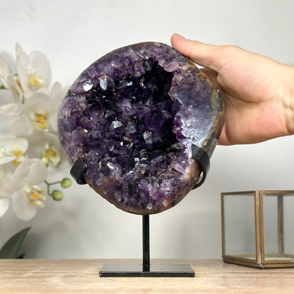 Amethyst-Cluster mit groß gewachsener, tiefvioletter Kristallzone