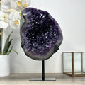 Amethyst-Geode groß mit symmetrisch ausgebildeter Kammer