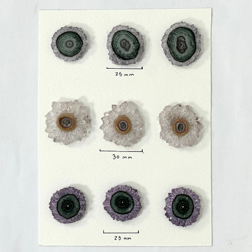 Amethyst-Jaspis-Stalaktiten-Scheiben mit konzentrischer Mineralstruktur
