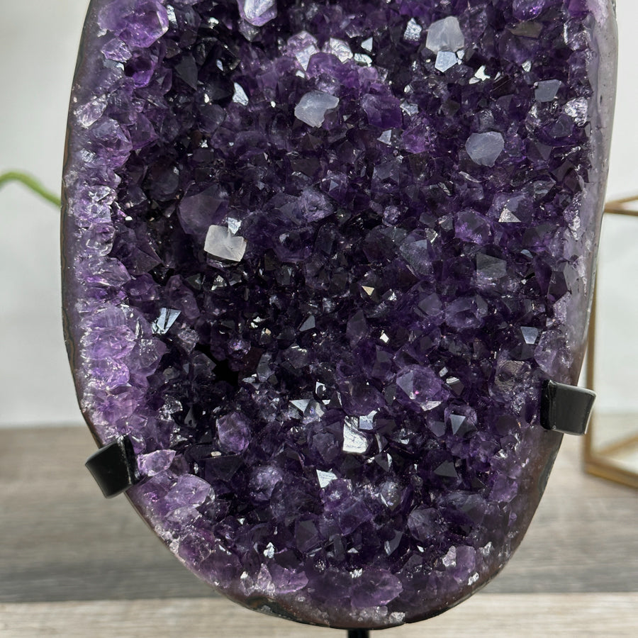 Amethyst-Kristallcluster mit satt gefärbter, königlicher Nuance