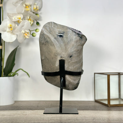 Amethyst-Cluster mit kompakt gewachsener, facettenreicher Kristallstruktur