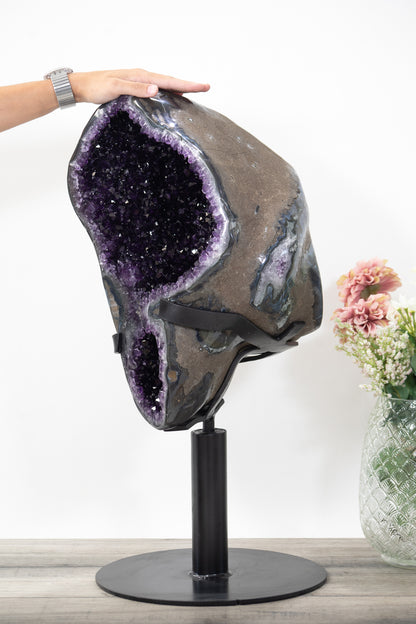 Amethyst-Geode XXL mit weit geöffneter Kristallkammer, in exklusiver Premiumqualität