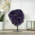 Amethyst-Kristallcluster mit lebendig schimmernder Farbintensität