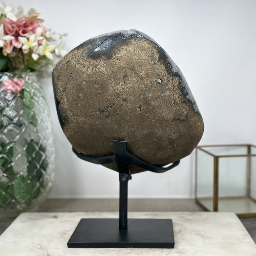 Amethyst-Geode mit außergewöhnlicher Kristallformation und plastischer Struktur, in exklusiver Premiumqualität