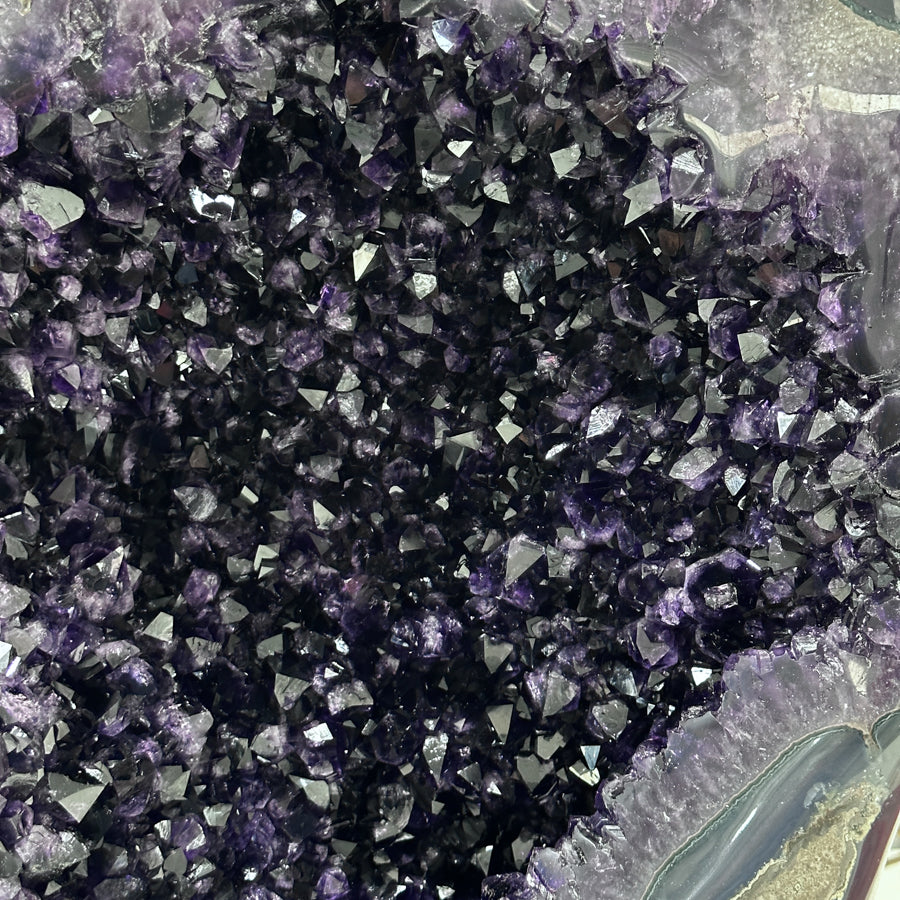 Amethyst-Geode XL mit kräftig ausgeprägter Achat-Schale, in exklusiver Premiumqualität