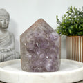 Amethyst-Achat-Obelisk mit ausgeprägter Kristallmatrix