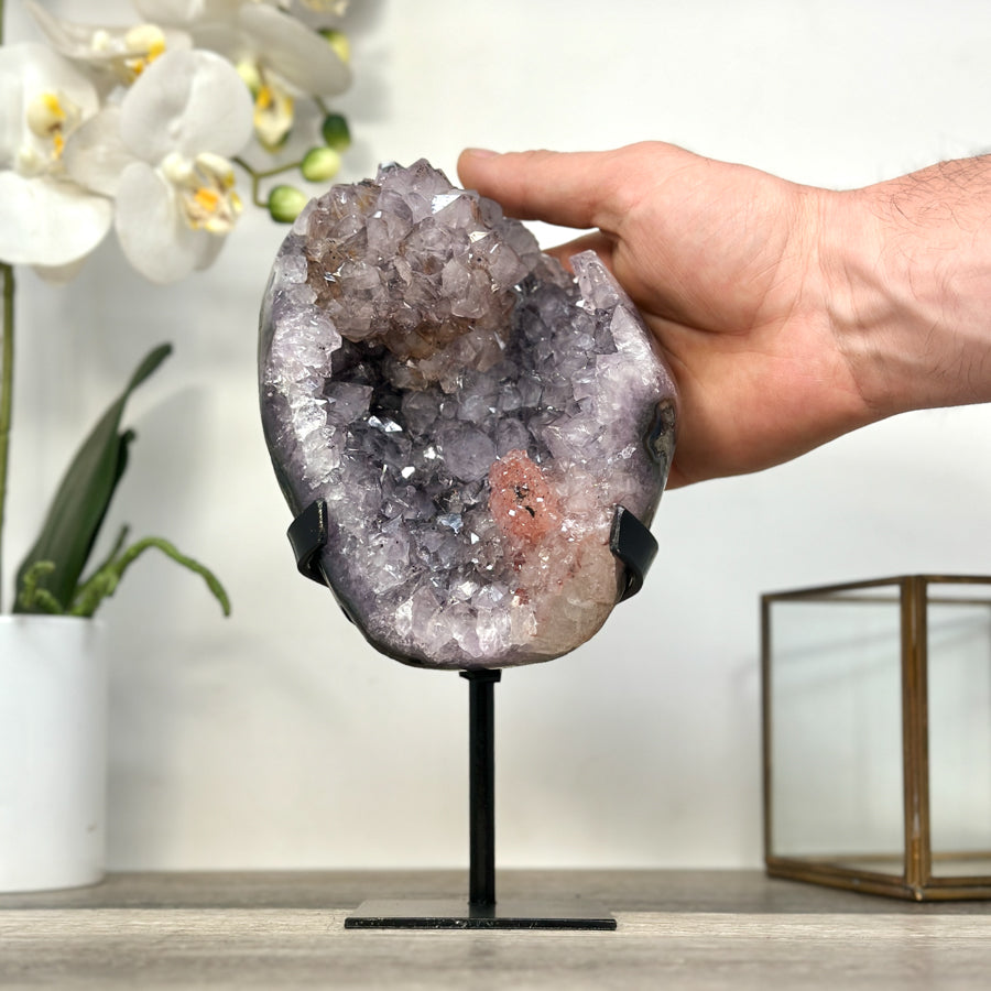 Amethyst-Kristallcluster mit zart rosigem, schimmerndem Glanz