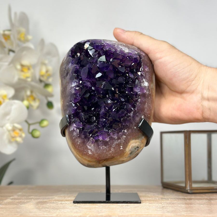 Amethyst-Kristallcluster mit wunderschöner Jaspis-Schale
