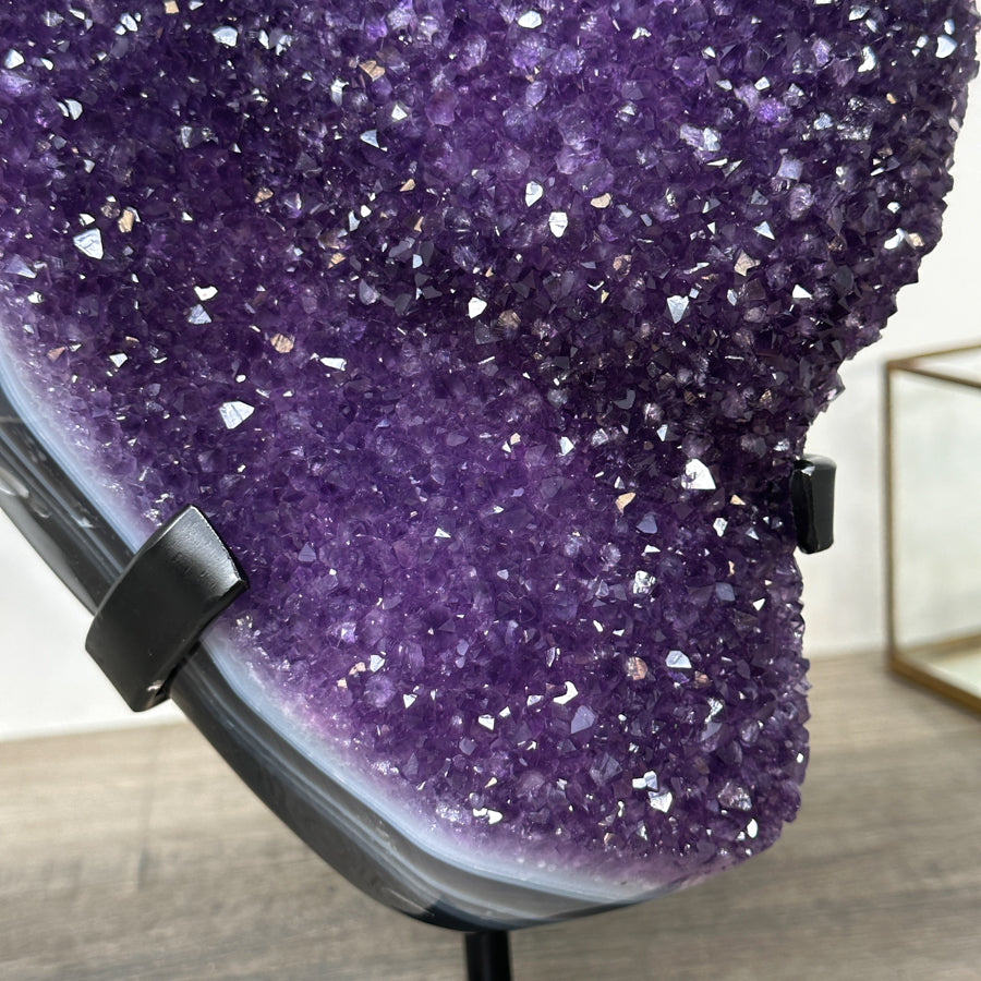 Amethyst-Cluster mit kontrastreicher, blauer Achat-Matrix, in ausgewählter Spitzenqualität