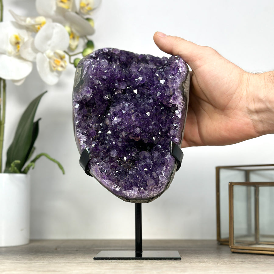 Amethyst-Kristallhöhle mit tief ausgebildeter Innenstruktur