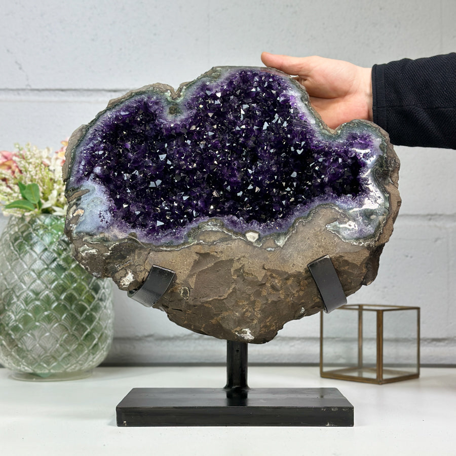 Amethyst-Geode XL mit monumentaler Innenöffnung, in exklusiver Premiumqualität