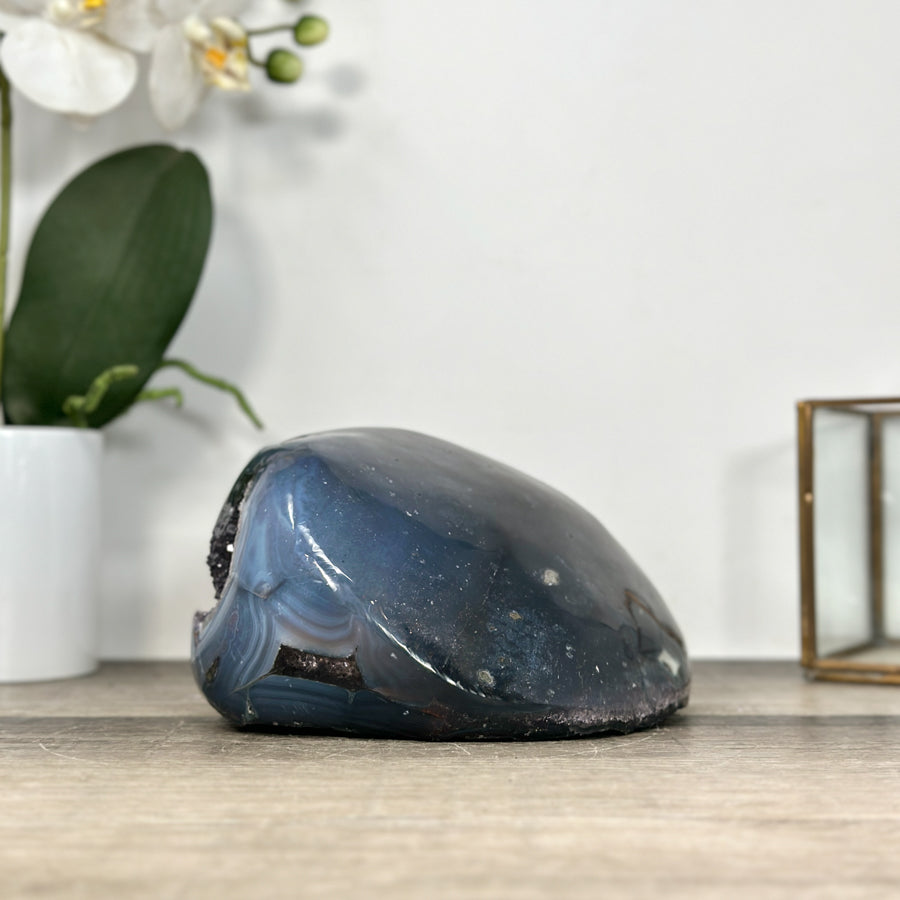Quarz-Achat-Geode mit polierter Oberfläche und klarer Struktur