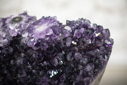 Amethyst-Kristall-Exemplar mit natürlich gewachsener, violetter Kristallstruktur