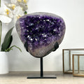 Amethyst-Kristallformation mit breit gefächerter Kristalllandschaft, in hochwertiger Naturqualität