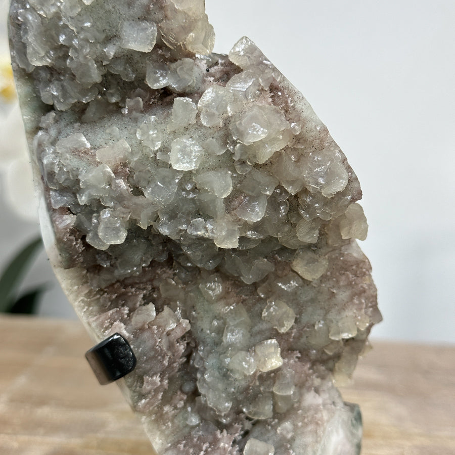 Jaspis-Quarz-Druzy-Stalaktit mit aufgewachsener Kalzit-Kristallbildung