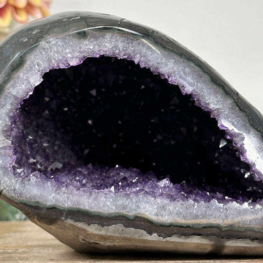 Amethyst-Achat-Geode mit ausgeprägter Druzy-Kristallkammer