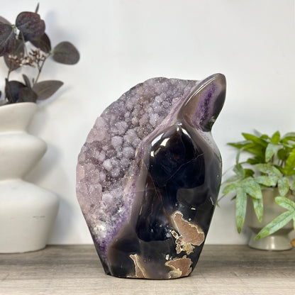 Zucker-Amethyst Cluster mit harmonischer, dekorativer Tiefenwirkung und Achat-Schale